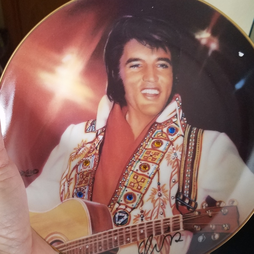Elvis Presley's "The Spirit" collector's plate